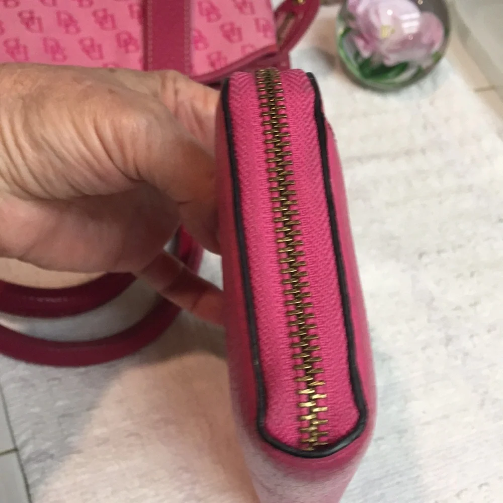 Women’s Pink Leather Zip Wallet - Unbranded